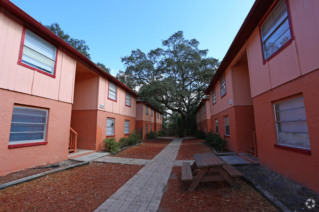 Building Photo - Elmwood