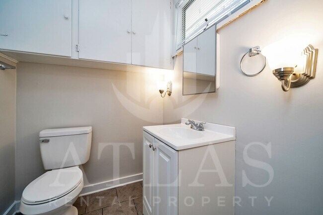 Building Photo - Spacious 3BR/2BA – 1,480 Sq Ft of Comforta...