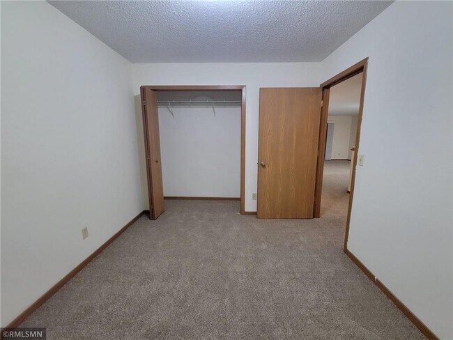 Building Photo - 855 Highview Dr