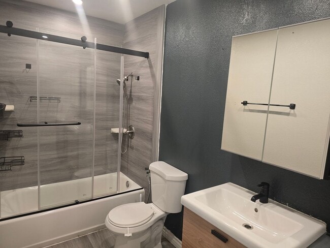 Building Photo - Beautiful Townhome for Rent
