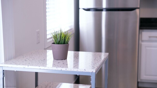 Building Photo - Fully Furnished Ranch Home in Birmingham, MI w/ All Utilities Included