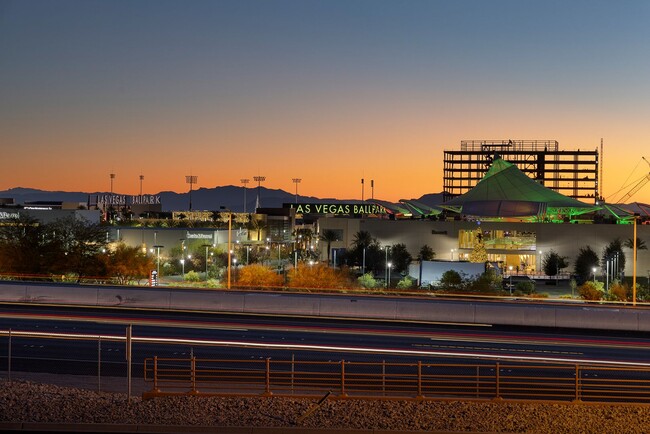 Primary Photo - Summerlin Highly Upgraded Platinum Leed Ce...