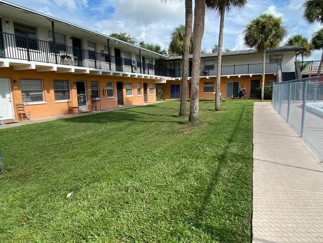 Building Photo - 1715 Dixon Blvd