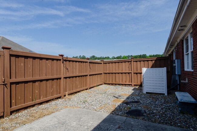 Building Photo - 204 Hilliard Ct