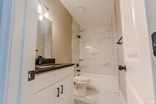Building Photo - 109 Tosh Ln