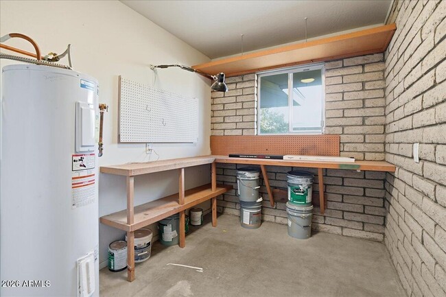 Building Photo - 6408 E Butte St