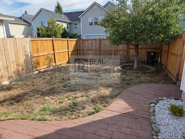 Building Photo - Check Out This Adorable 2.0 bedroom, 2.5 b...