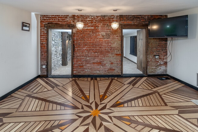 Building Photo - 59 S Franklin St