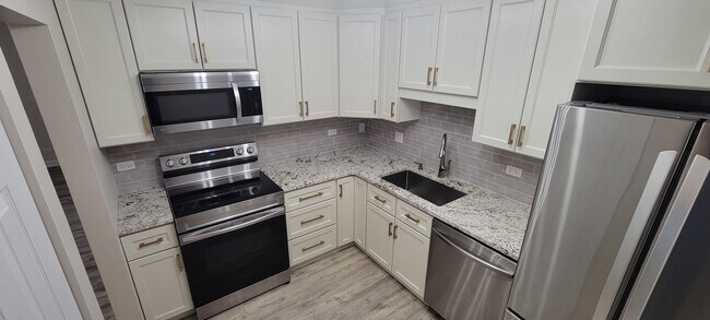 Building Photo - 675 Grove Terrace