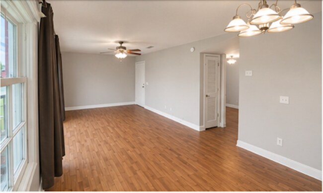 Building Photo - 1/1 Lakefront Living in Carrollwood! Available July 10th!