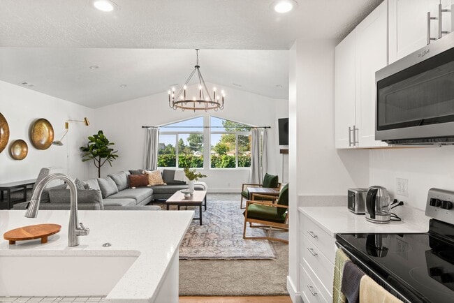 Building Photo - 940 E Buddlea Dr