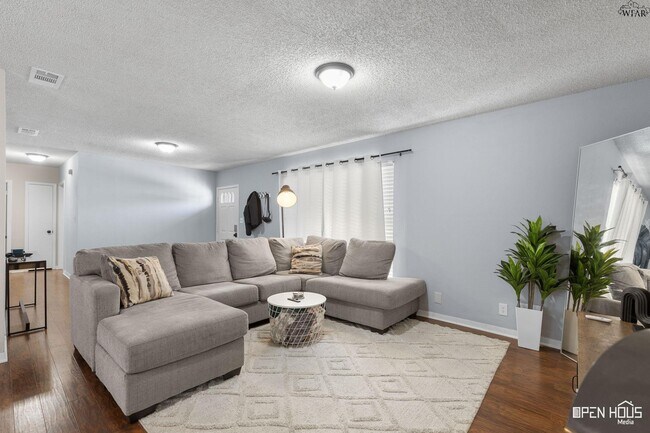 Building Photo - 2810 Fleming Rd