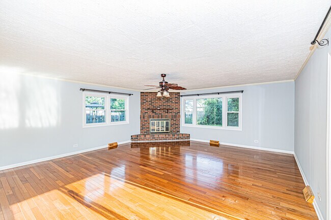 Building Photo - 1767 E Cree Ln