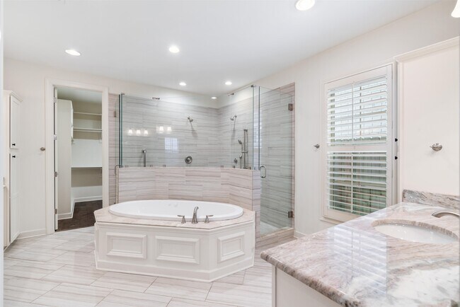 Building Photo - 4713 Emmas Cir W