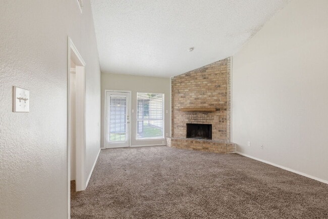 Building Photo - Rowlett Duplex