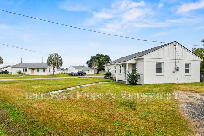 Building Photo - 3043 Terry Dr