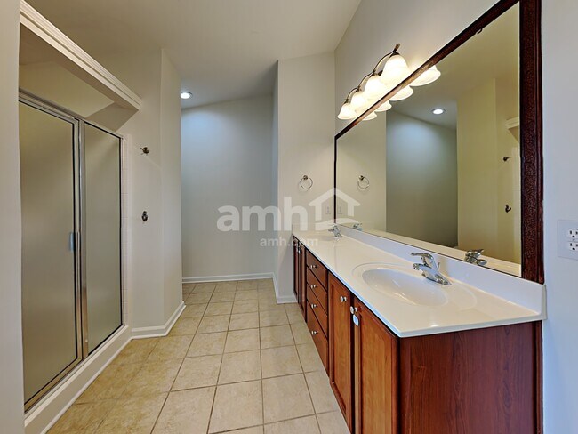 Building Photo - 8 Red Jonathan Ct