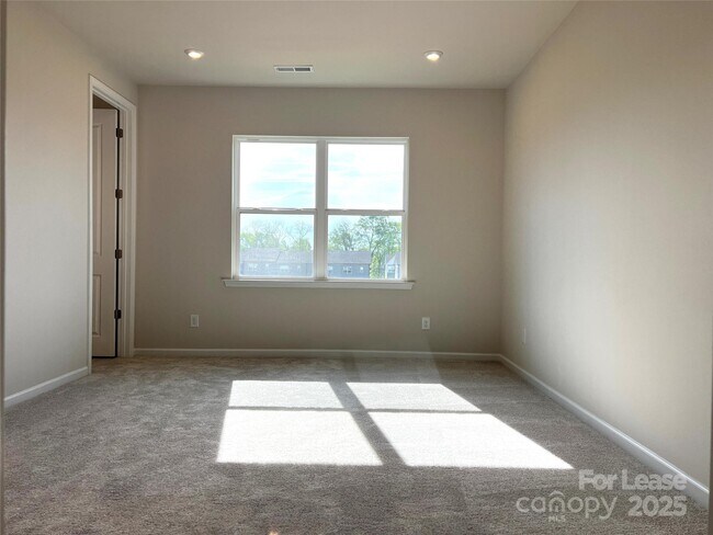 Building Photo - 3114 Hutton Gdns Ln