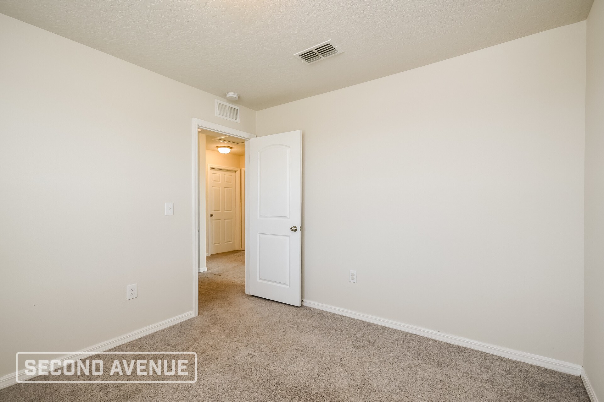 Building Photo - 106 Tulip Ln