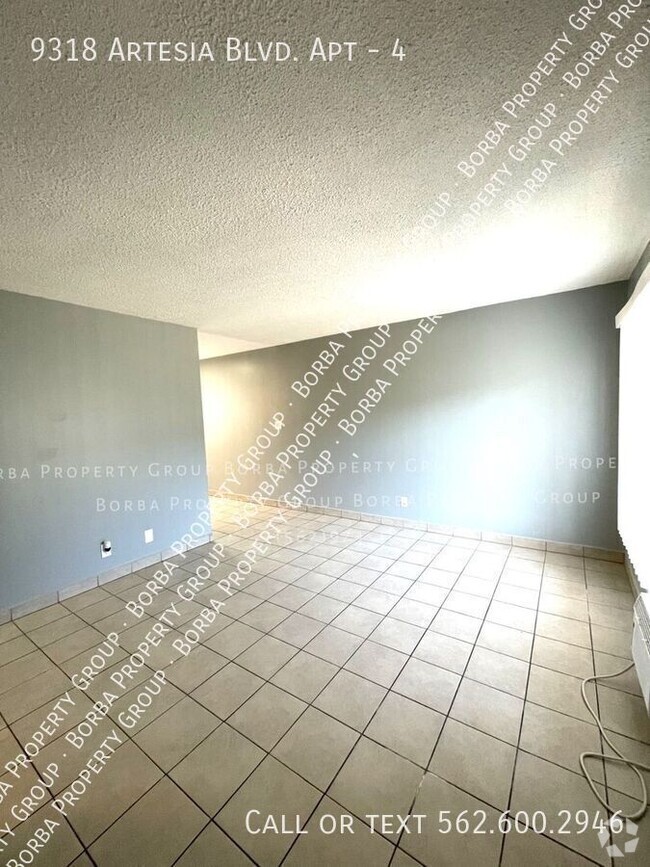 Building Photo - PET FRIENDLY 2 BEDROOM 1 BATHROOM DOWNSTAI...