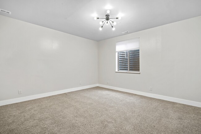 Building Photo - 1338 4000 N St