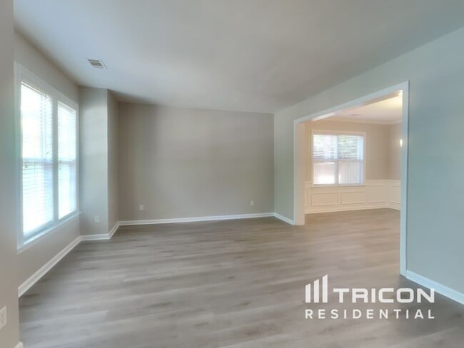 Building Photo - 5371 Lakerock Dr SW