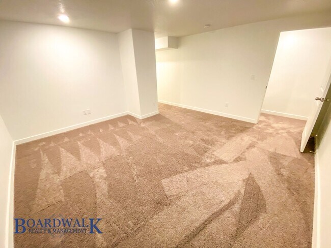 Building Photo - Beautiful 4 bedroom Townhome in West Valley!