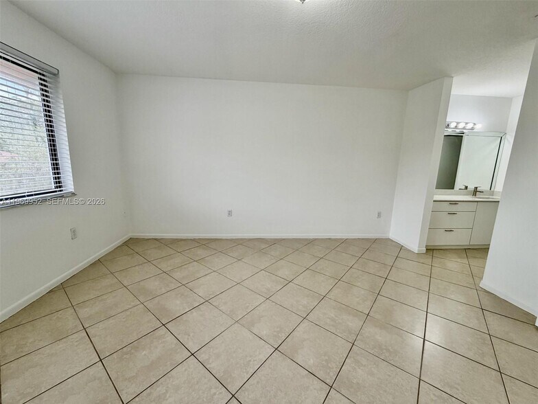 Building Photo - 9658 SW 138th Ave