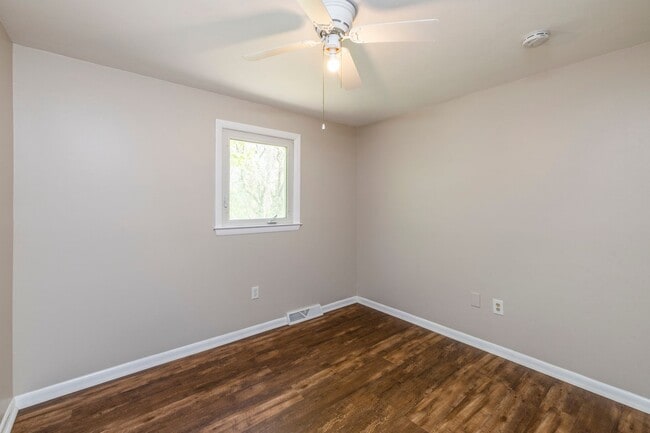 Building Photo - Renovated Ranch 3 BR/1BA/1 car garage w Fu...