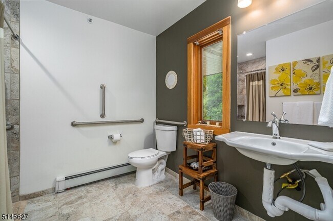 Building Photo - 36 Rocktown Hill Rd