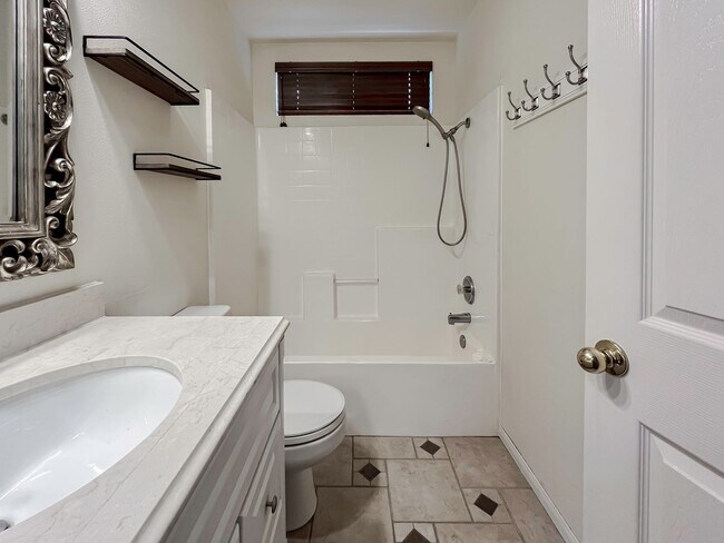 Building Photo - MUST SEE! Beautiful 3 bedroom + Loft + Office Space (or convert to 4th bedroom) + Large Backyard ...