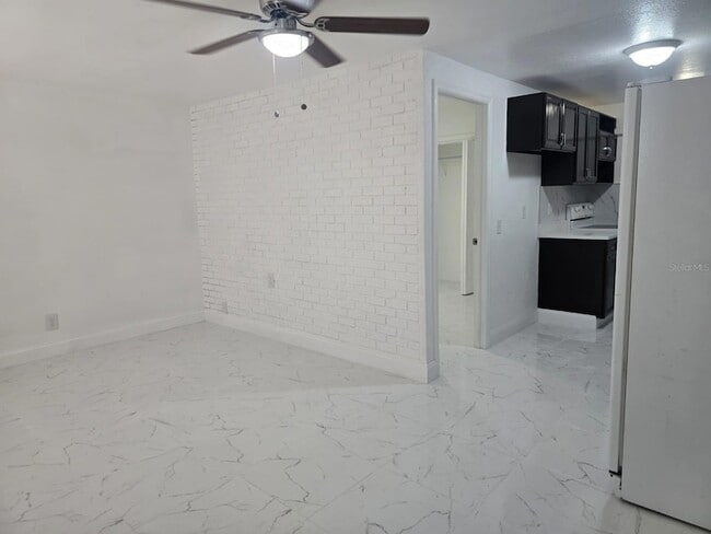 Building Photo - 1813 Hacienda Way