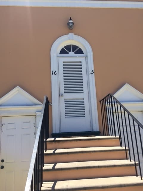 Building Photo - Studio