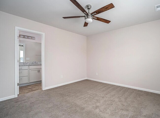 Building Photo - Spacious 3-Bed, 2.5-Bath End Unit Townhome