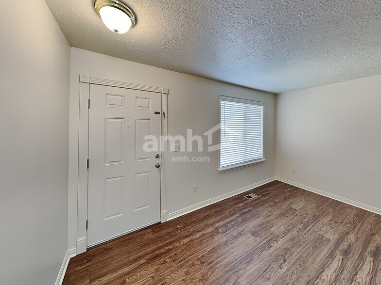 Building Photo - 468 E 1480 N