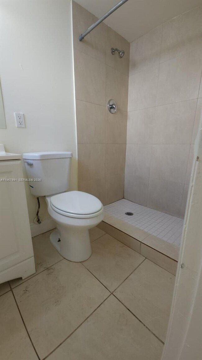 Building Photo - 2121 NE 168th St