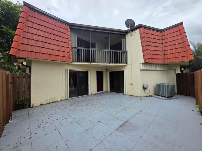 Building Photo - 3909 Victoria Dr