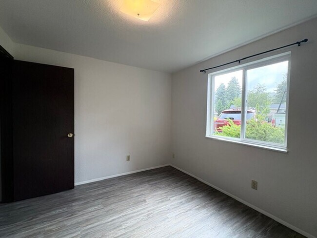 Building Photo - 680 D St