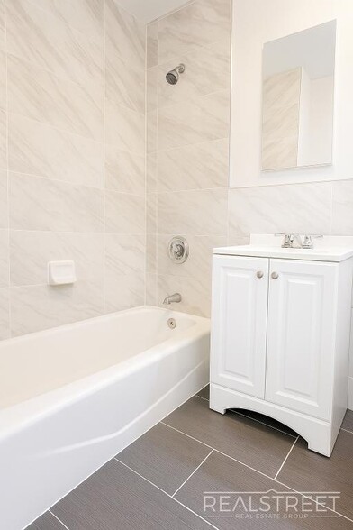 Building Photo - Spacious LOFT in Williamsburg with Private...