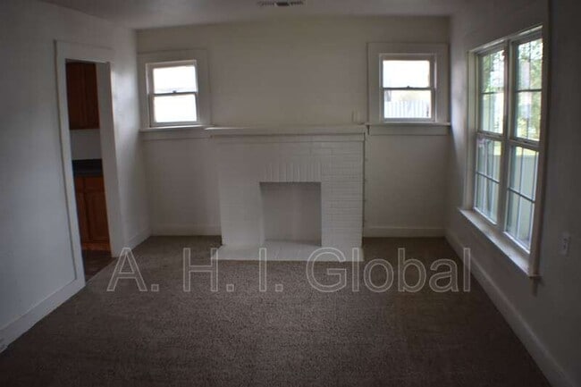 Building Photo - 3904 S Tyler St