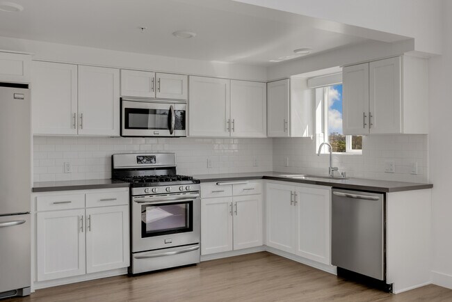 Building Photo - 5455 Inglewood Blvd