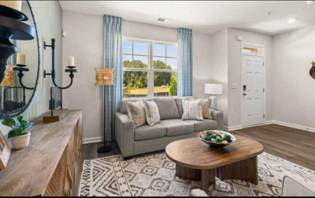 Building Photo - 6741 Leigh St