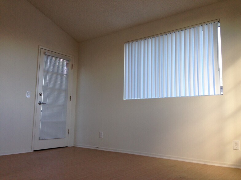 Building Photo - 7665 Fountain Ave