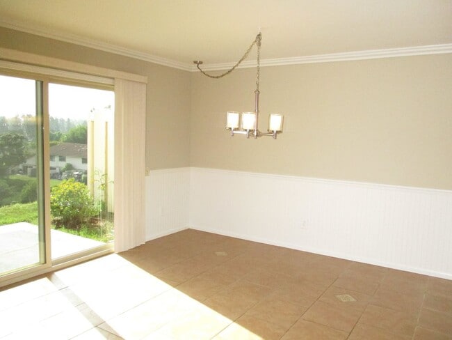Building Photo - Rancho Bernardo 3 bedroom 2.5 bath Spaciou...