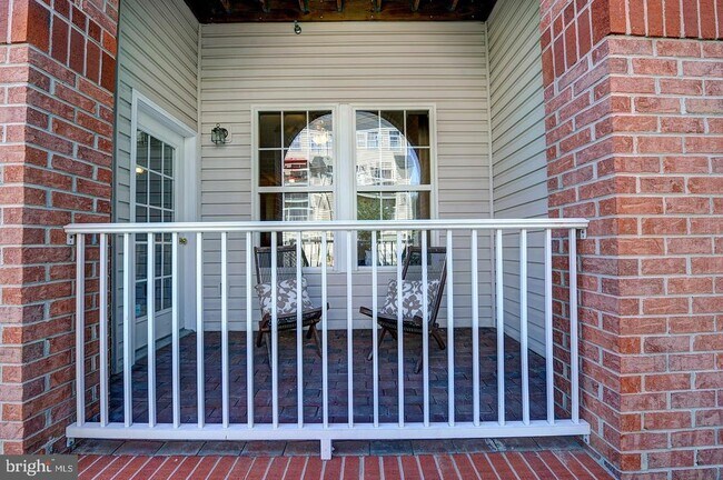 Building Photo - 4951 Brenman Park Dr