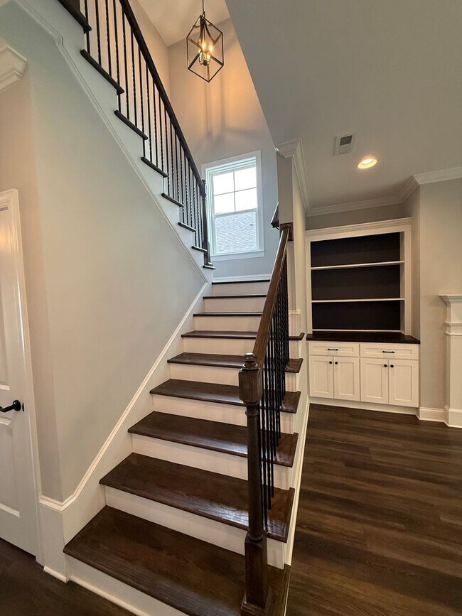 Building Photo - Ooltewah Gem! 3BR Home with Pool + Walking Trails