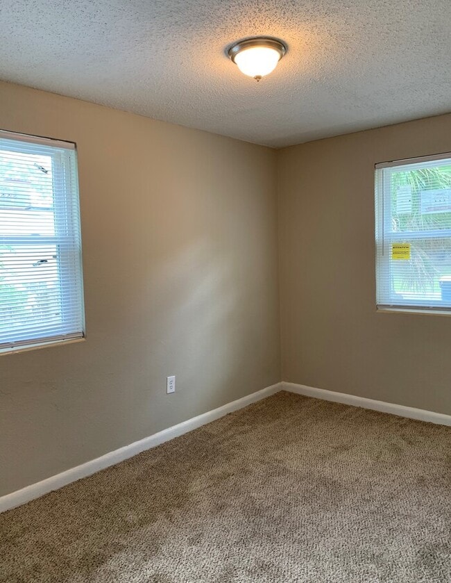 Building Photo - Beautifully Updated 3-Bedroom Home in Nort...