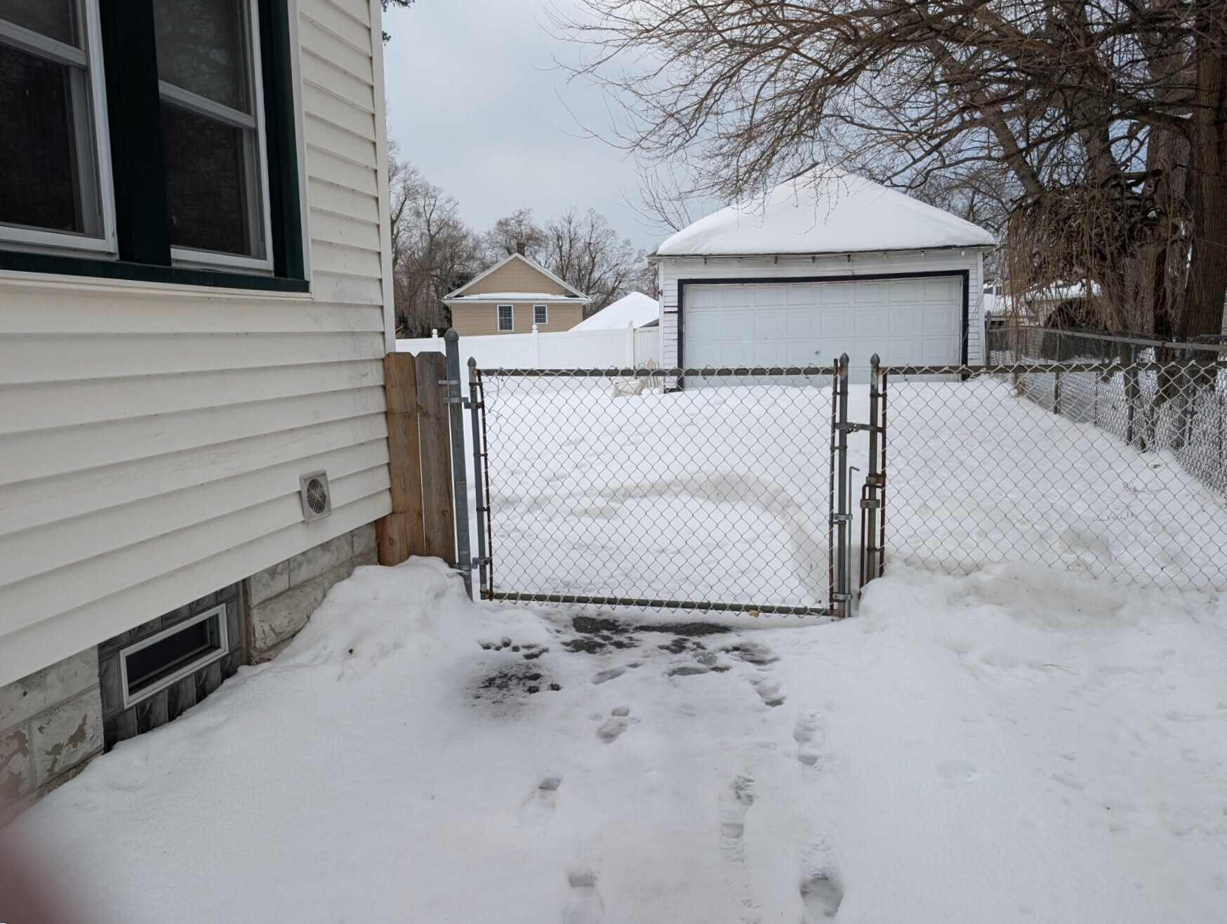 Building Photo - 81 Church St