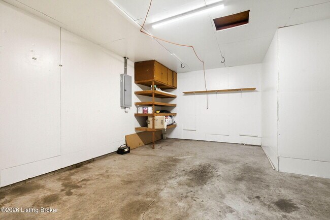 Building Photo - 2403 Silverbrook Ave