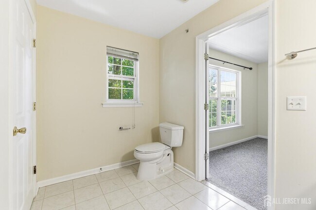 Building Photo - 141 Forest Dr